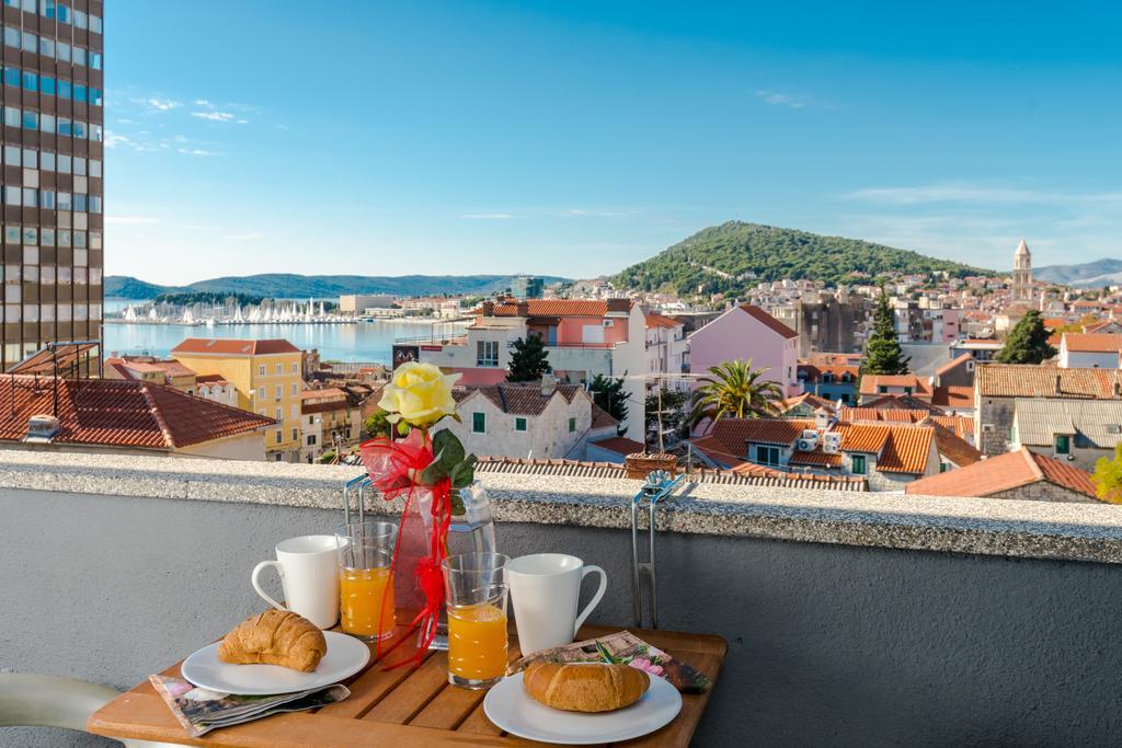 Apartment Kokolo With Sea View Сплит Экстерьер фото
