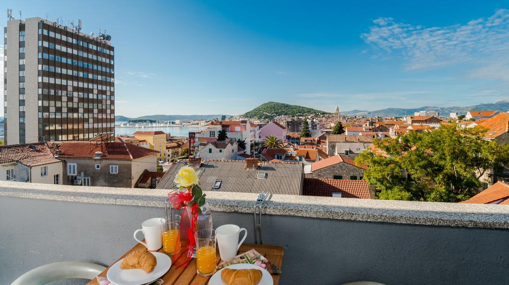 Apartment Kokolo With Sea View Сплит Экстерьер фото