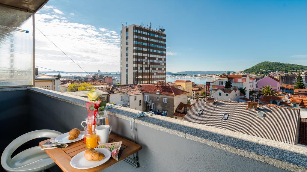 Apartment Kokolo With Sea View Сплит Экстерьер фото
